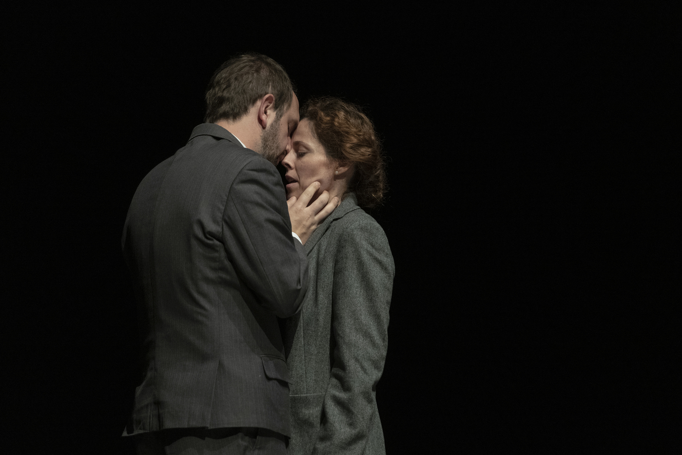 Cena da peça O Ano da Morte de Ricardo Reis