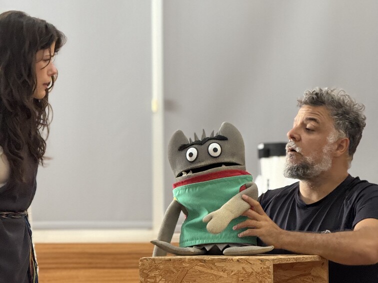 Cena da peça O Monstro das Cores